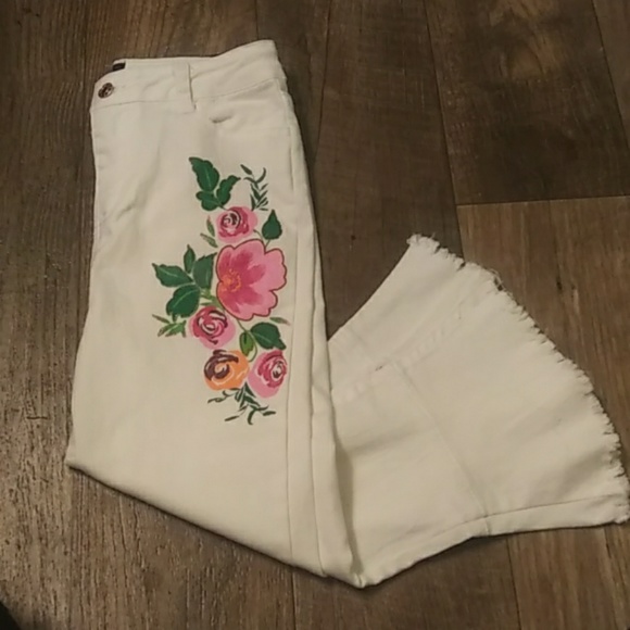 White Girl Capri - Picture 2 of 6